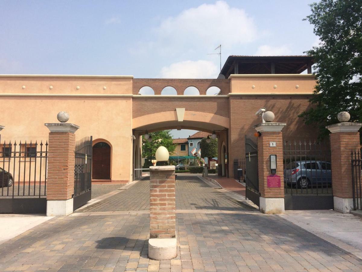 Апартаменти La Chicca Del Garda Песк'єра-дель-Гарда Екстер'єр фото